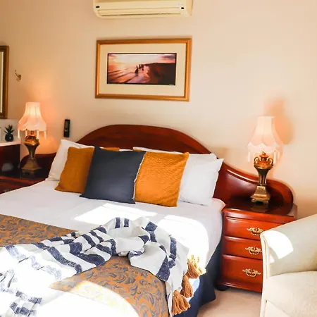 Plumes Boutique Bed & Breakfast-3